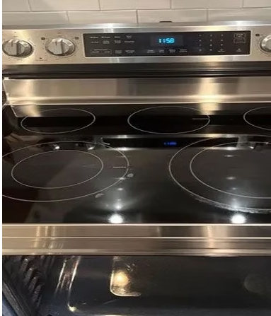 Streak-free stainless steel electric range and glass cooktop